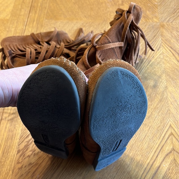 Minnetonka Camel Leather Fringe Boots ~ Size 7 - Picture 2 of 5